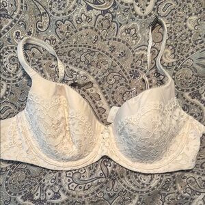 New Body By Victoria's Secret Cream Lace Underwire Bra